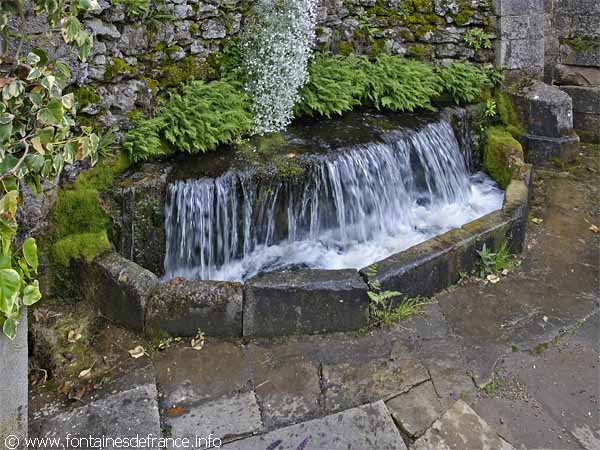 fontaines de France : fontaine-noidantlerocheuxa