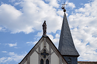 fontaines de France : Vierge sur le toit de la chapelle