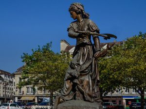La Fontaine-Monument Jeanne Hachette