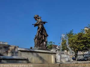 La Fontaine-Monument Jeanne Hachette