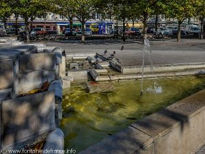 La Fontaine-Monument Jeanne Hachette