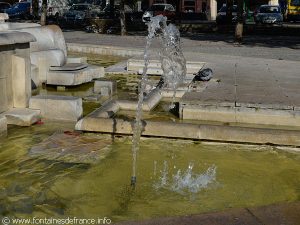 La Fontaine-Monument Jeanne Hachette