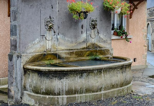 La Fontaine rue des Charnats