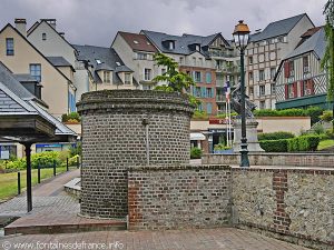 La Fontaine Lavoir Place Porte de Rouen