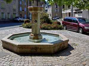 La Fontaine Place du Dr Veaux
