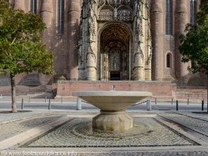 La Fontaine Parvis de la Cathédrale