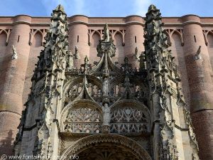 La Fontaine Parvis de la Cathédrale