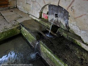 La Fontaine St-Pierre et son Lavoir