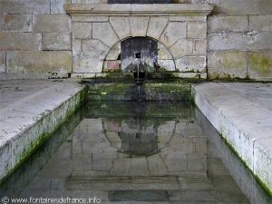 La Fontaine St-Pierre et son Lavoir