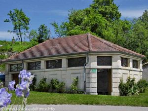 La Fontaine St-Pierre et son Lavoir