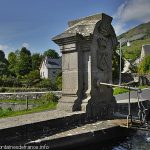 La Fontaine à l'entrée du Bourg
