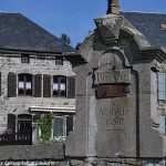 La Fontaine à l'entrée du Bourg