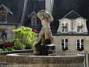 La Fontaine de la Place aux Fleurs