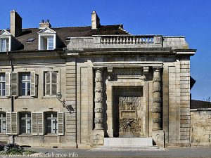 La Fontaine de la Porte d'Arans