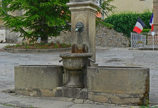 La Fontaine Place de l’Eglise