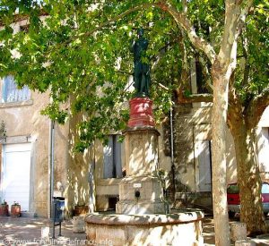 La Fontaine Place Rouquié