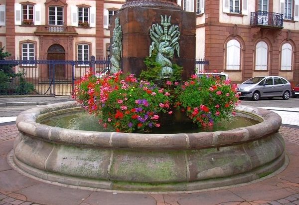 La Fontaine aux Dauphins