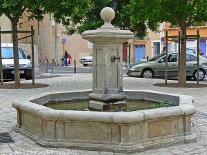 La Fontaine Place Lucien Laroyenne