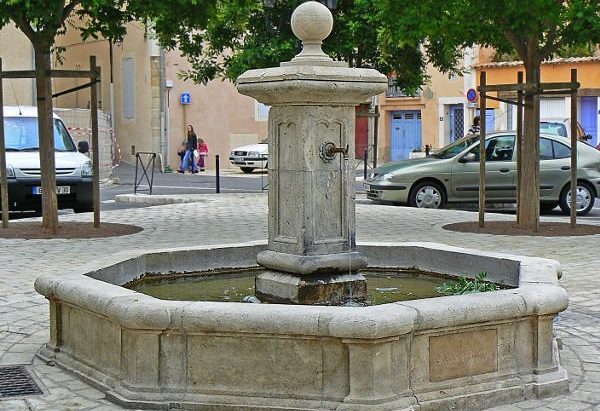 La Fontaine Place Lucien Laroyenne