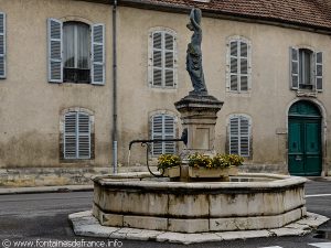 La Fontaine de la Nymphe à l'Amphore