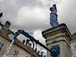 La Fontaine de la Nymphe à l'Amphore