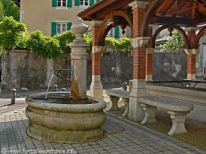 La Fontaine et le Lavoir rue du Maquis