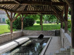 Le Lavoir de la Fontaine St-Martin