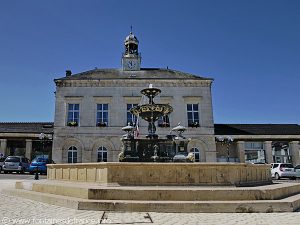 La Fontaine Place Charles De Gaulle