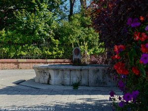 La Fontaine Place du Lavoir