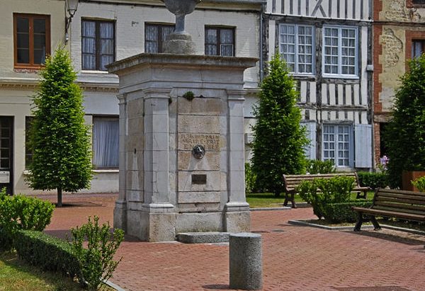 La Fontaine Place de la Fontaine de Fervaques