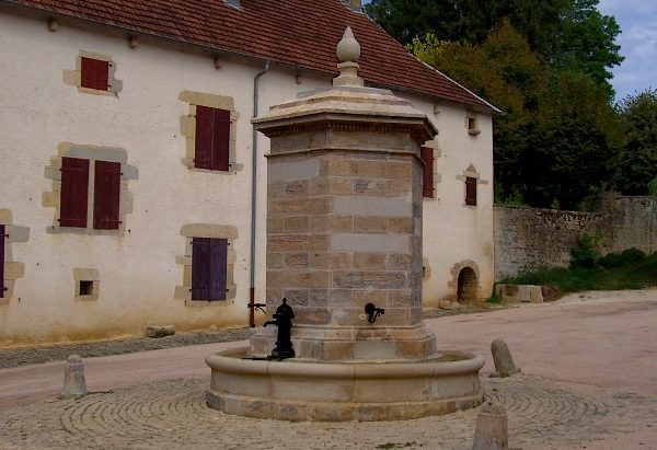 La Fontaine Place du Haut