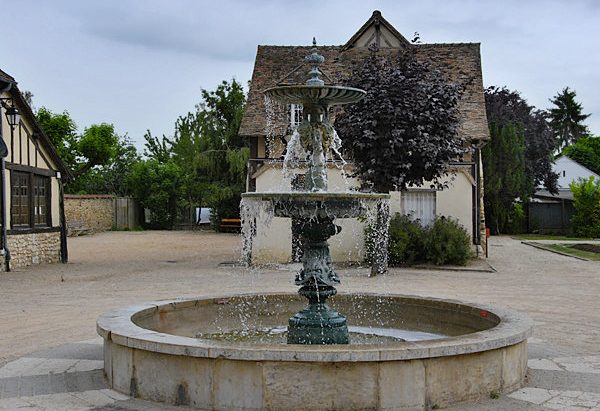 La Fontaine Square de la Mairie