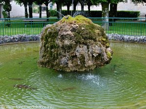 La Fontaine Square de la Porcelaine