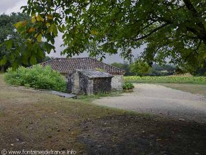 La Fontaine et le Lavoir de Lasdoutz