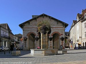 La Fontaine Place de la Halle