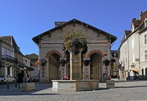 La Fontaine Place de la Halle