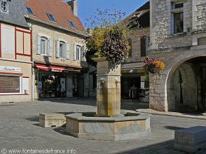 La Fontaine Place de la Halle
