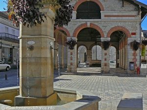 La Fontaine Place de la Halle