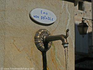 La Fontaine Place de la Halle