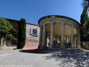 La Fontaine Lavoir Place du Mail