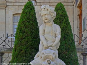 Les Fontaines Place Gabriel