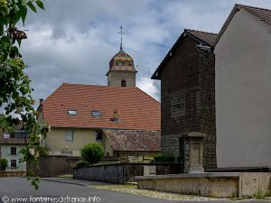 La Fontaine rue des Lilas
