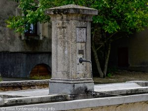La Fontaine rue des Lilas