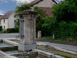 La Fontaine rue des Lilas