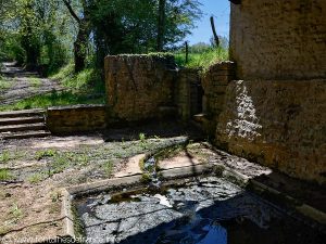 La Fontaine et la Lavoir de Coutant
