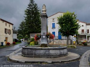 La Fontaine Place de l'Eglise d'Aulhat