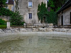 La Fontaine et le Lavoir Impasse du ChâteauLa Fontaine et le Lavoir Impasse du Château
