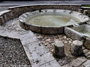 La Fontaine et le Lavoir Impasse du Château