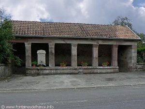 La Fontaine rue du Faubourg