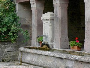 La Fontaine rue du Faubourg